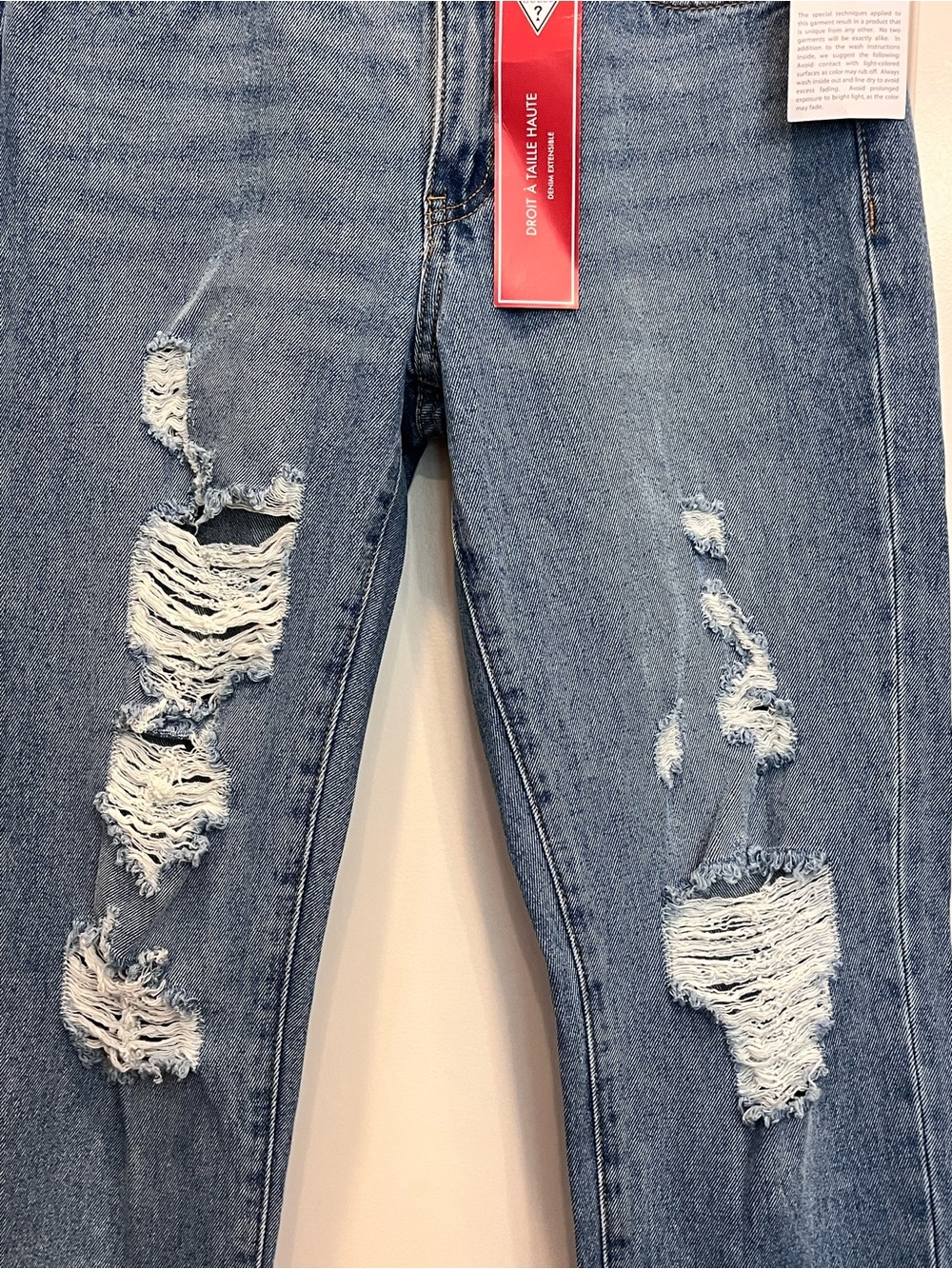 NWT GUESS Women’s Lively Straight Jeans in Light Blue Denim - Picture 4 of 7